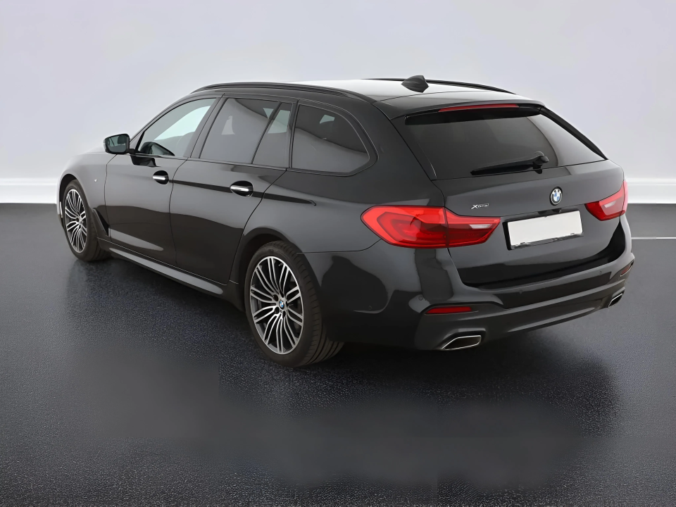 BMW Seria 5 520d xDrive Touring M-Sport (5)