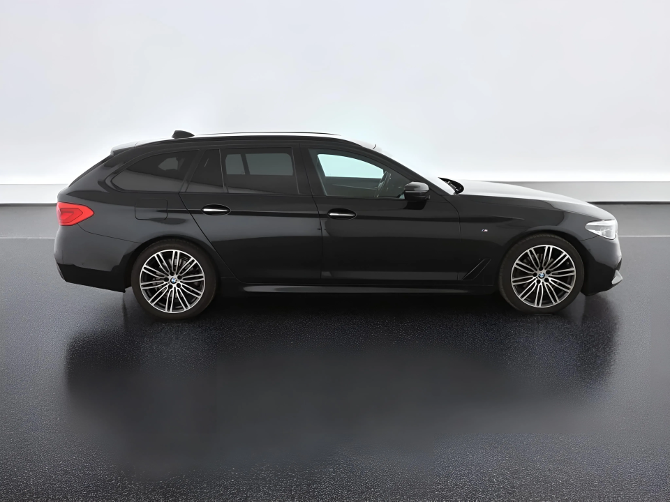 BMW Seria 5 520d xDrive Touring M-Sport (2)