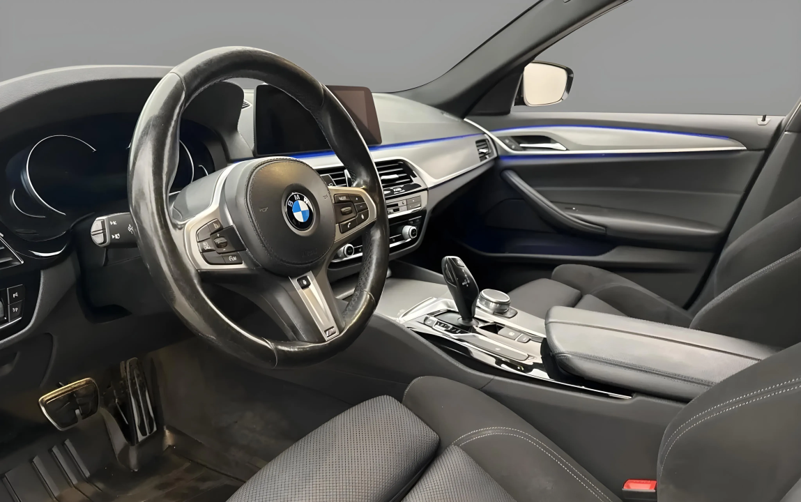 BMW Seria 5 520d xDrive Touring 190hp M Sport - foto 9