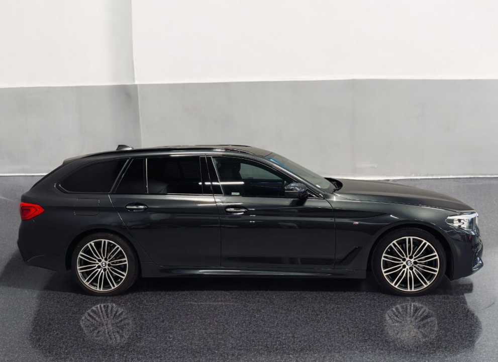 BMW Seria 5 520 d xDrive Touring M Sport (2)