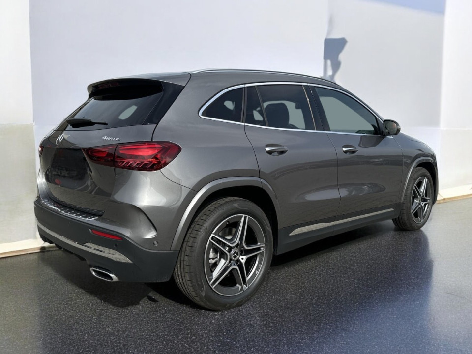 MERCEDES-BENZ GLA 220 4MATIC (3)