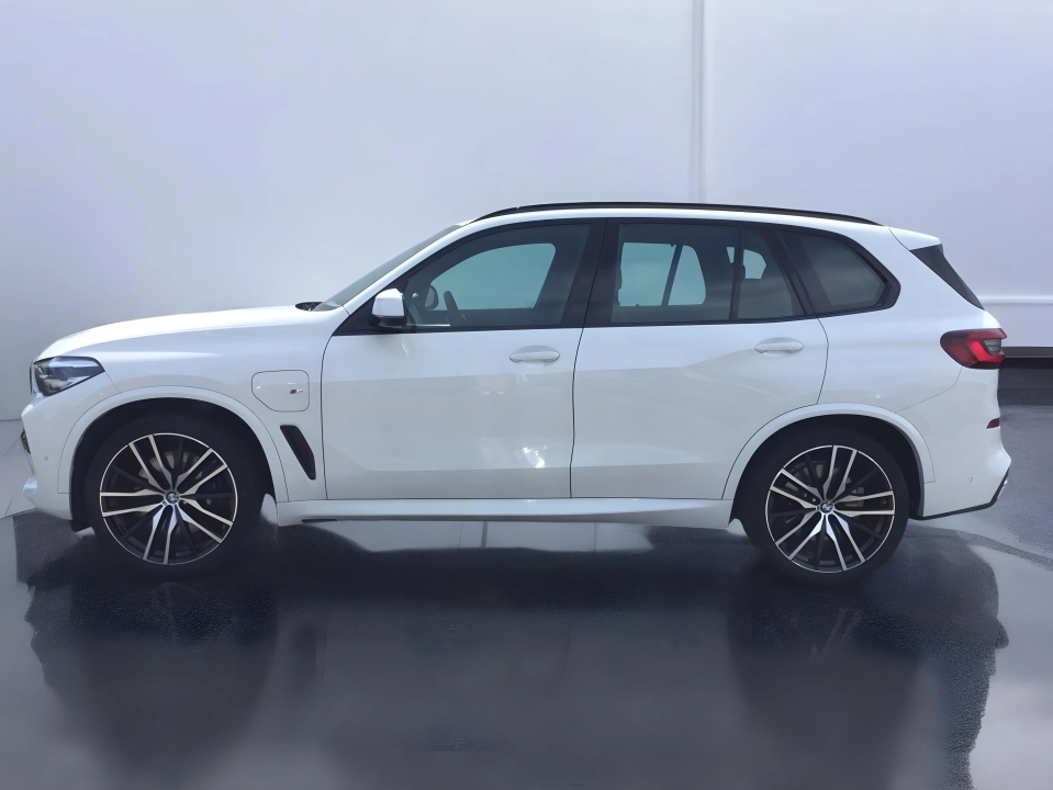 BMW X5 xDrive45e M Sportpaket (2)