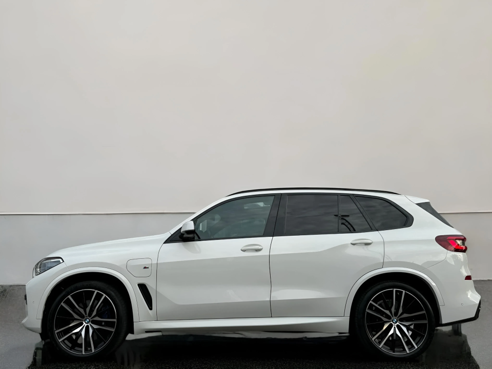 BMW X5 xDrive 45e M SPORT (5)