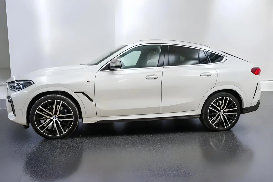 BMW X6 M50i (2)