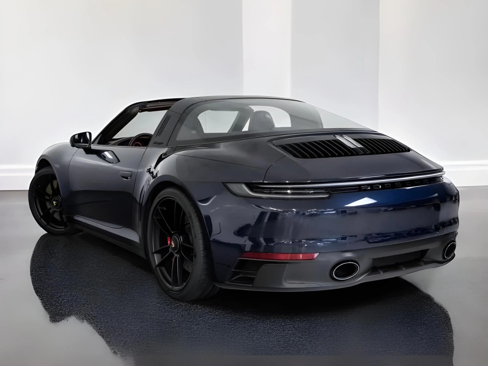 Porsche 911 Carrera 4S GTS (5)