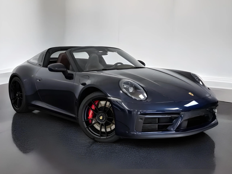 Porsche 911 Carrera 4S GTS