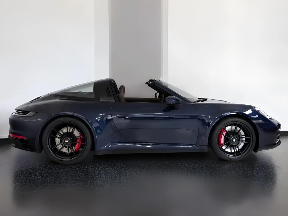 Porsche 911 Carrera 4S GTS (2)