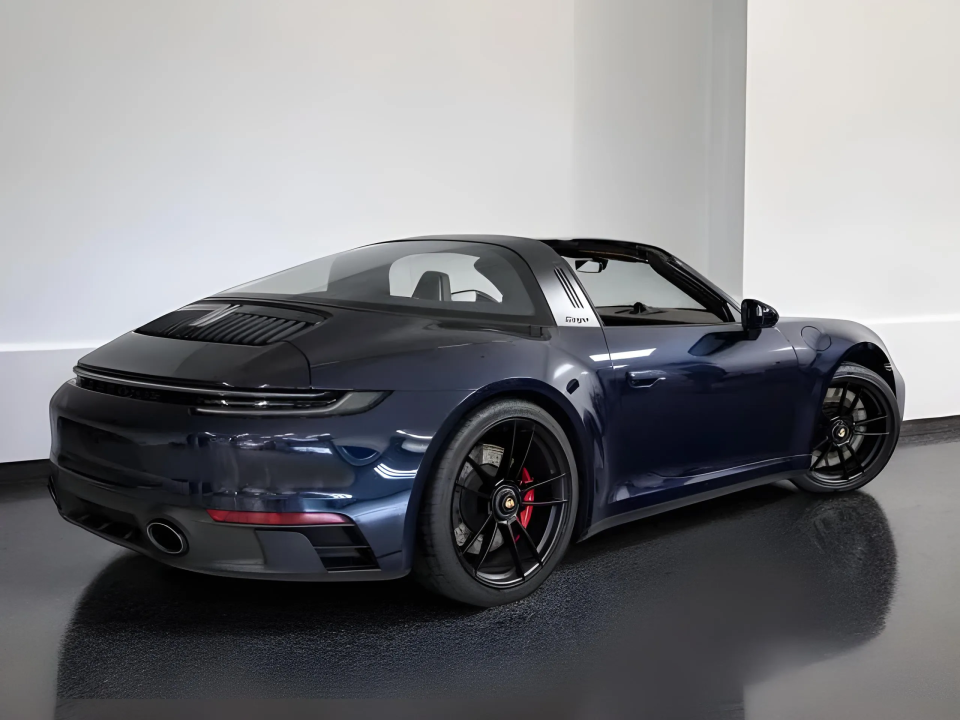 Porsche 911 Carrera 4S GTS (3)