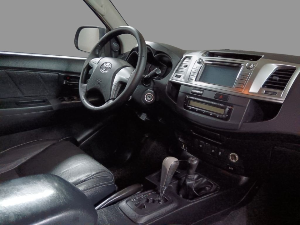 Toyota Hilux Double Cab Executive 4x4 (5)