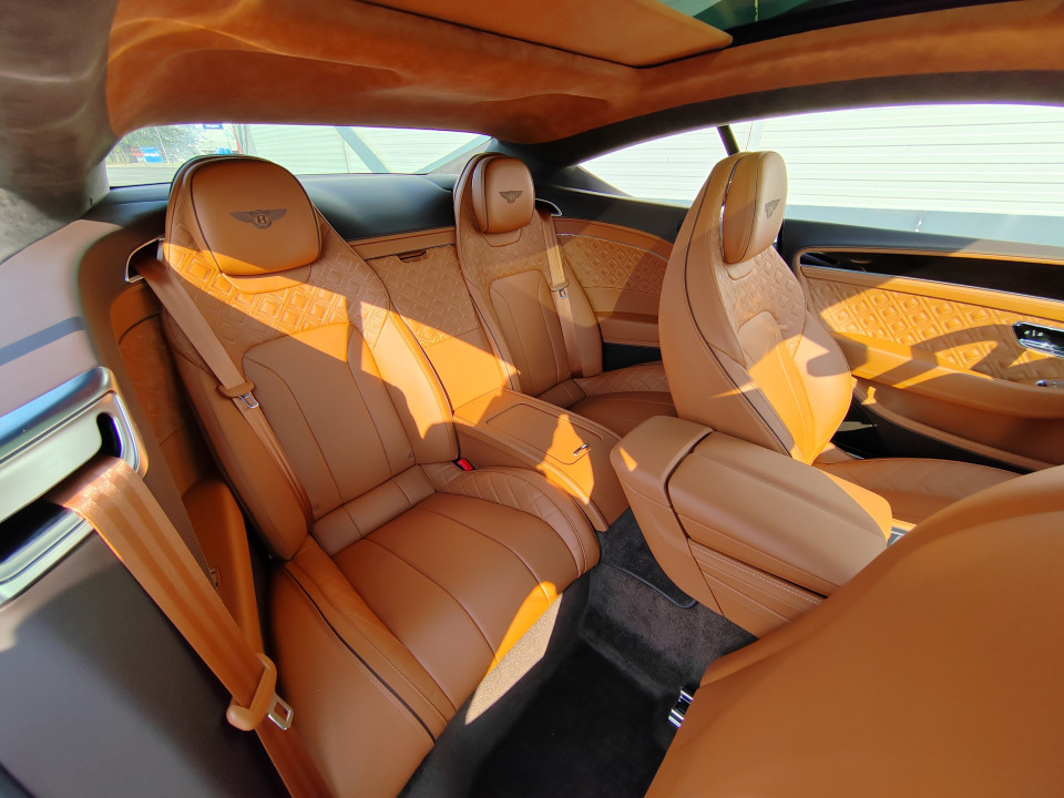 Bentley Continental GT V8 - Mulliner & Blackline Specification - foto 16