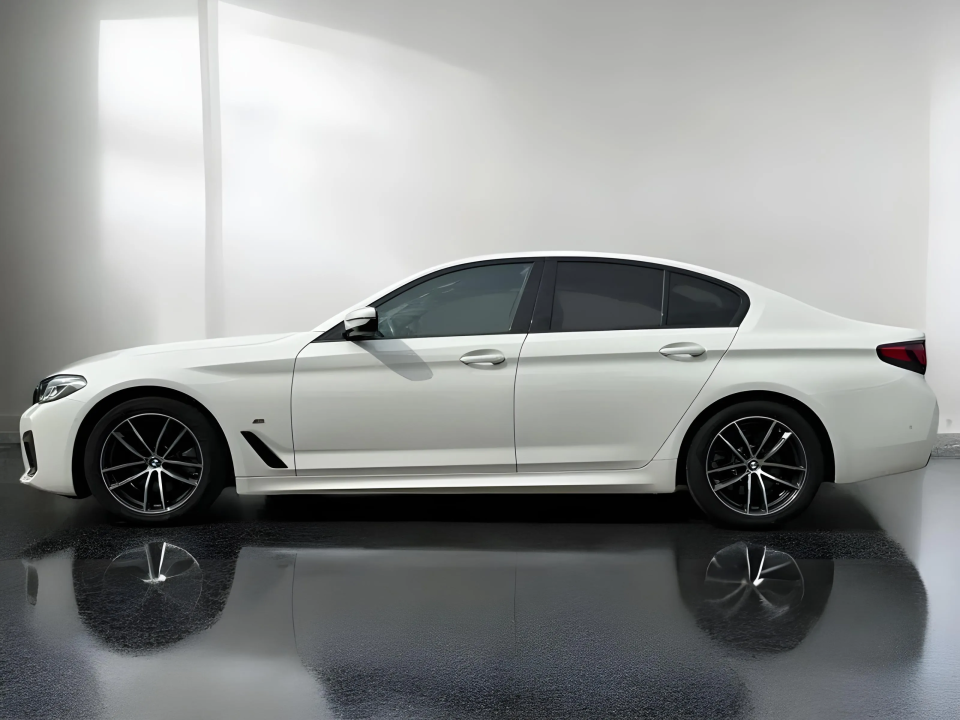 BMW Seria 5 520d xDrive M-Sport (5)