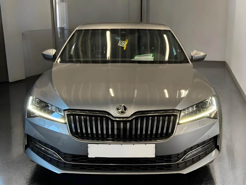 Skoda Superb 2.0TDI DSG Laurin&Klement - foto 8