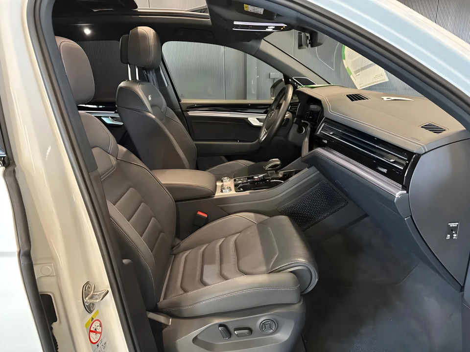 Volkswagen Touareg 3.0 V6 TDI R-Line - foto 12