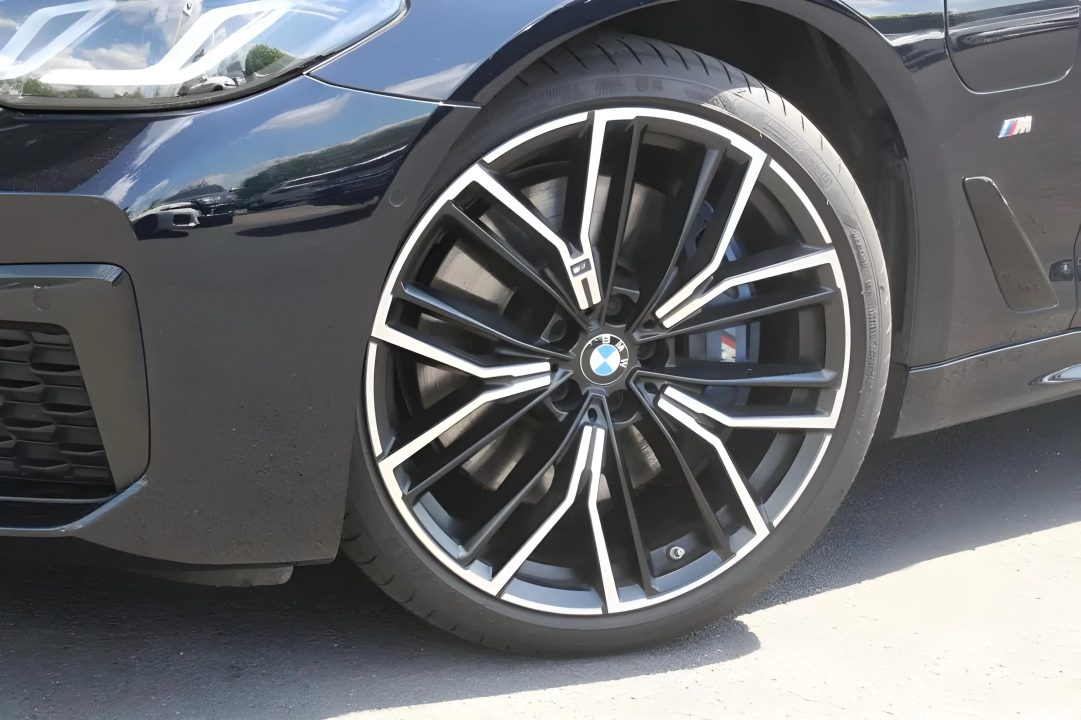 BMW Seria 5 545e xDrive M-Sport - foto 12