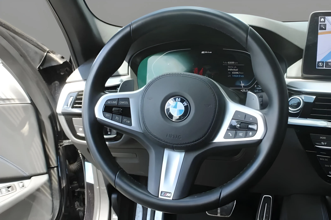 BMW Seria 5 545e xDrive M-Sport - foto 8