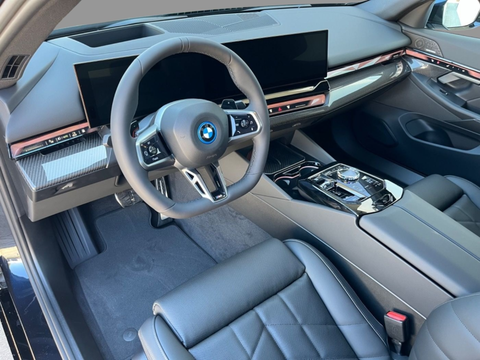 BMW Seria 5 550e xDrive M-Sport PRO - foto 7