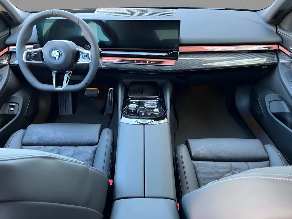 BMW Seria 5 550e xDrive M-Sport PRO - foto 8