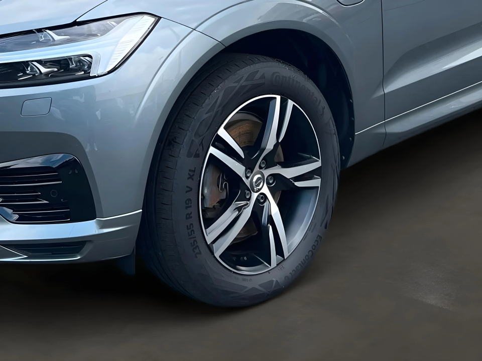 Volvo XC 60 T8 Recharge R-Design - foto 8