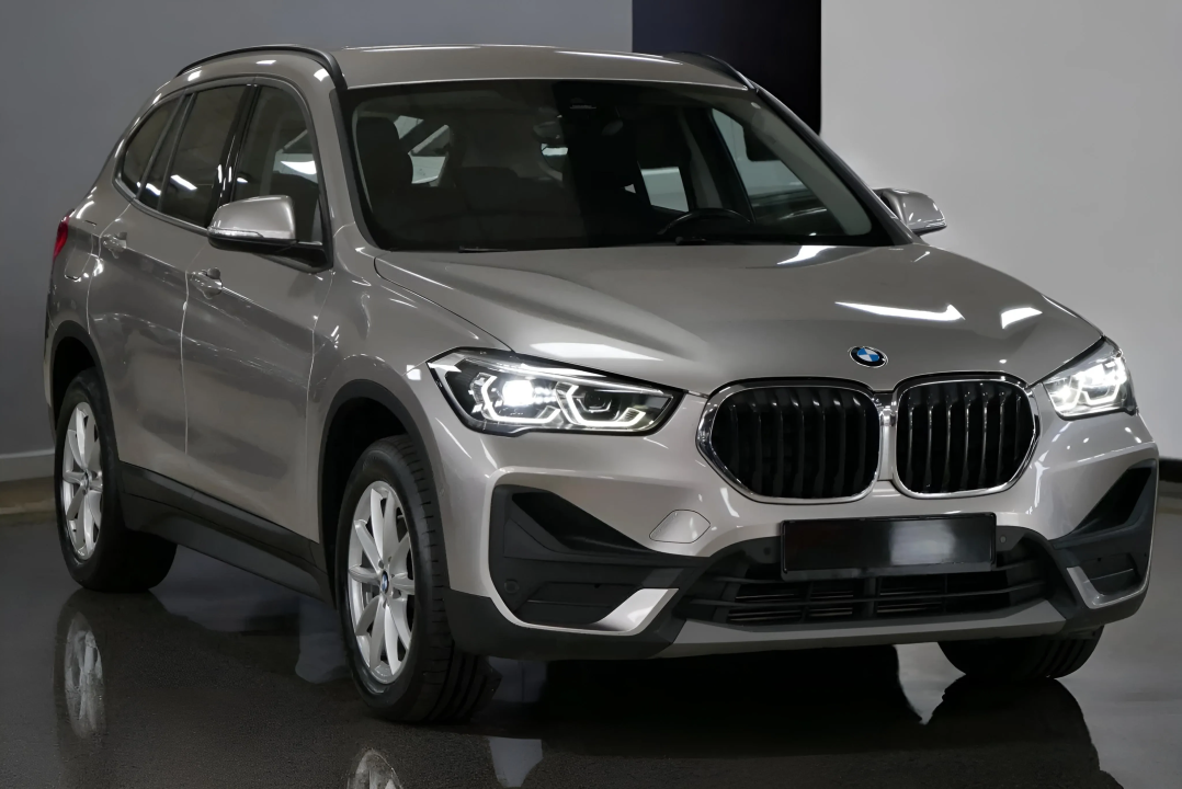 BMW X1 sDrive18i Advantage (1)