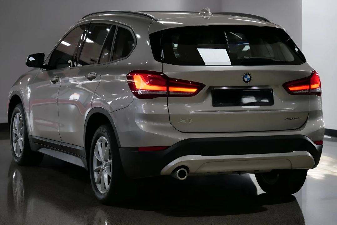 BMW X1 sDrive18i Advantage (2)