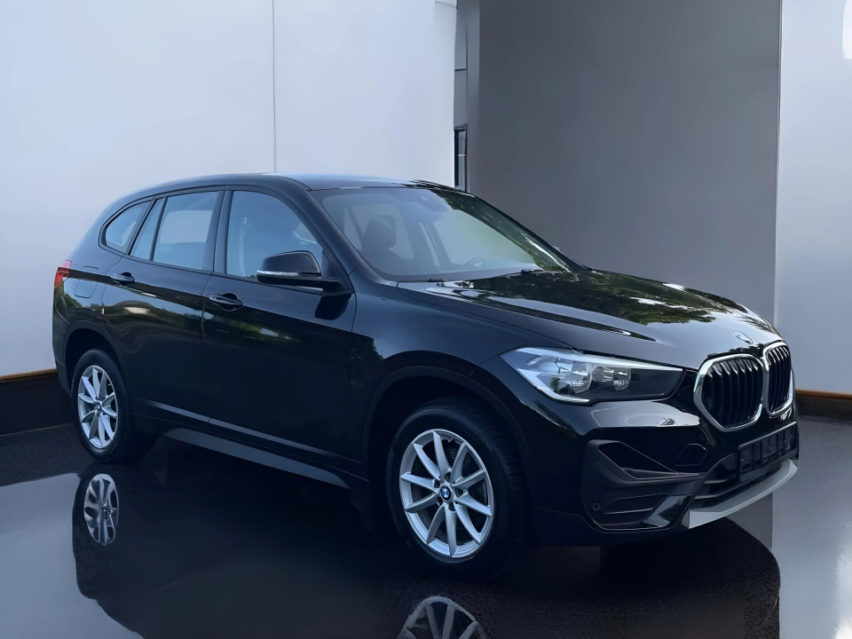 BMW X1 sDrive18i Advantage (1)