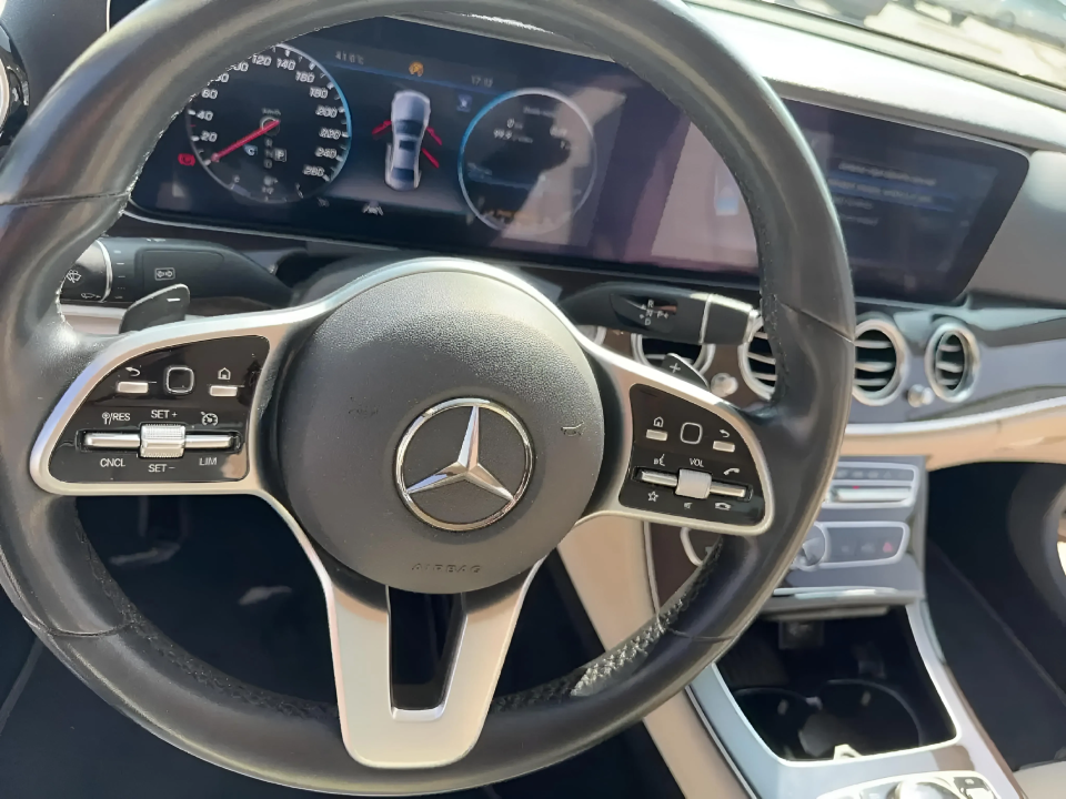 Mercedes-Benz E 220d - foto 16