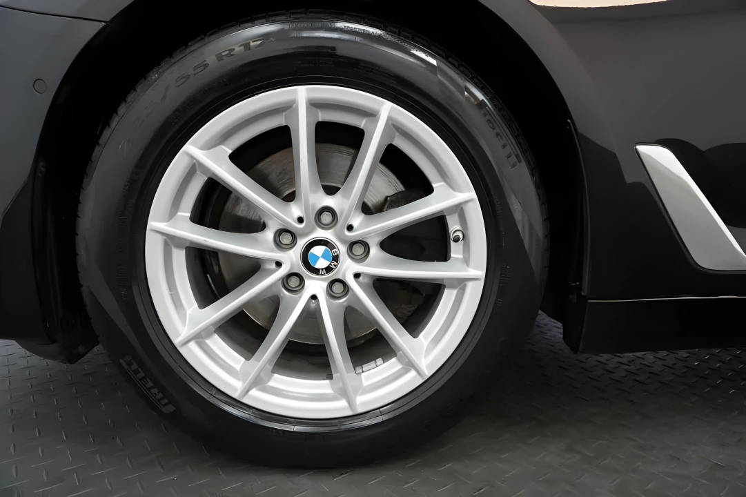 BMW Seria 5 520d sDrive - foto 11