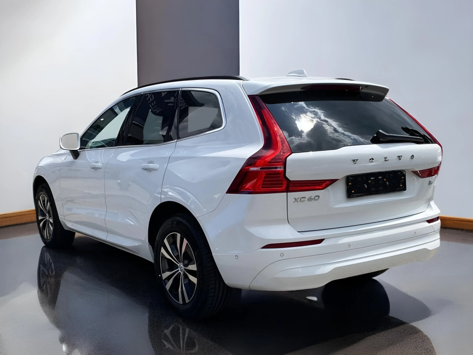 Volvo XC 60 B4 FWD Momentum Pro (3)