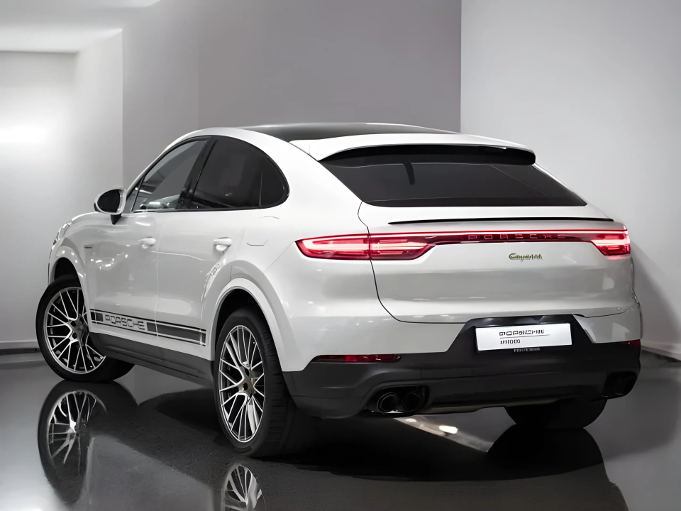 Porsche Cayenne Coupe E-Hybrid Platinum Edition (4)