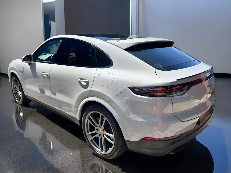 Porsche Cayenne Coupe E-Hybrid Platinum Edition (4)