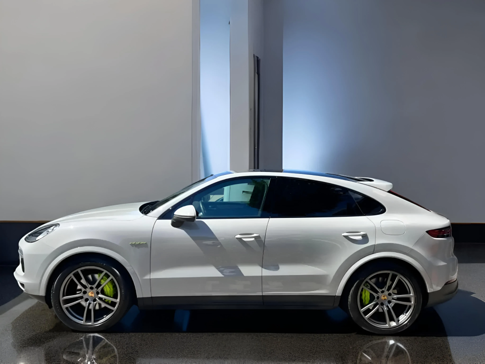 Porsche Cayenne Coupe E-Hybrid Platinum Edition (5)