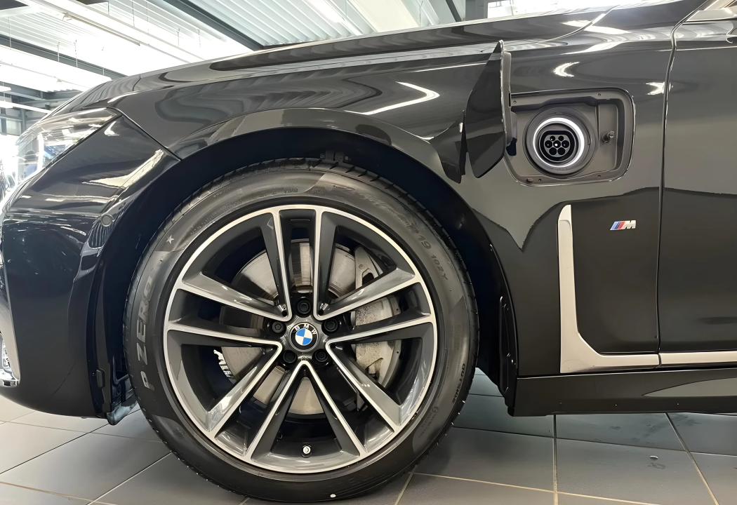 BMW Seria 7 745Le M-Sport - foto 16