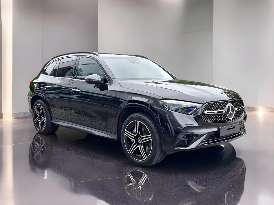 Mercedes-Benz GLC 300e 4MATIC AMG Line (1)