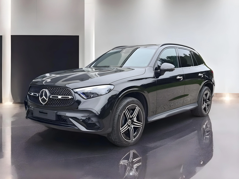 Mercedes-Benz GLC 300e 4MATIC AMG Line (3)