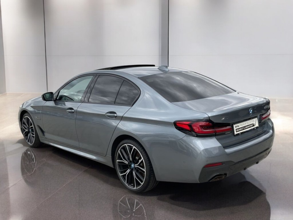 BMW Seria 5 530e xDrive M-Sport (5)