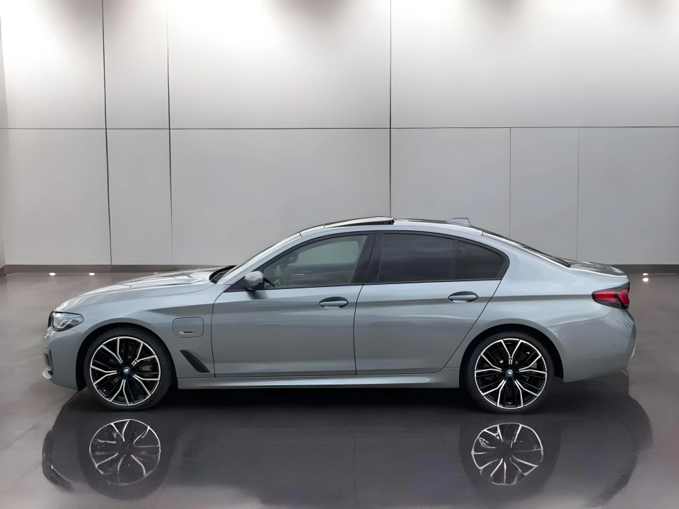 BMW Seria 5 530e xDrive M-Sport - foto 6