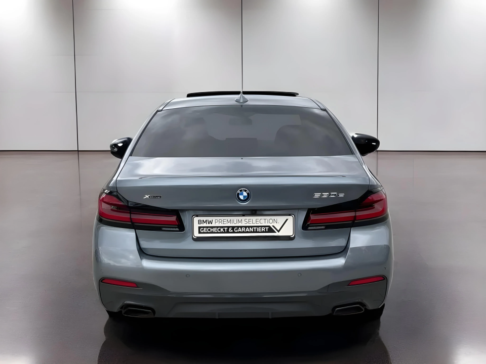 BMW Seria 5 530e xDrive M-Sport (4)