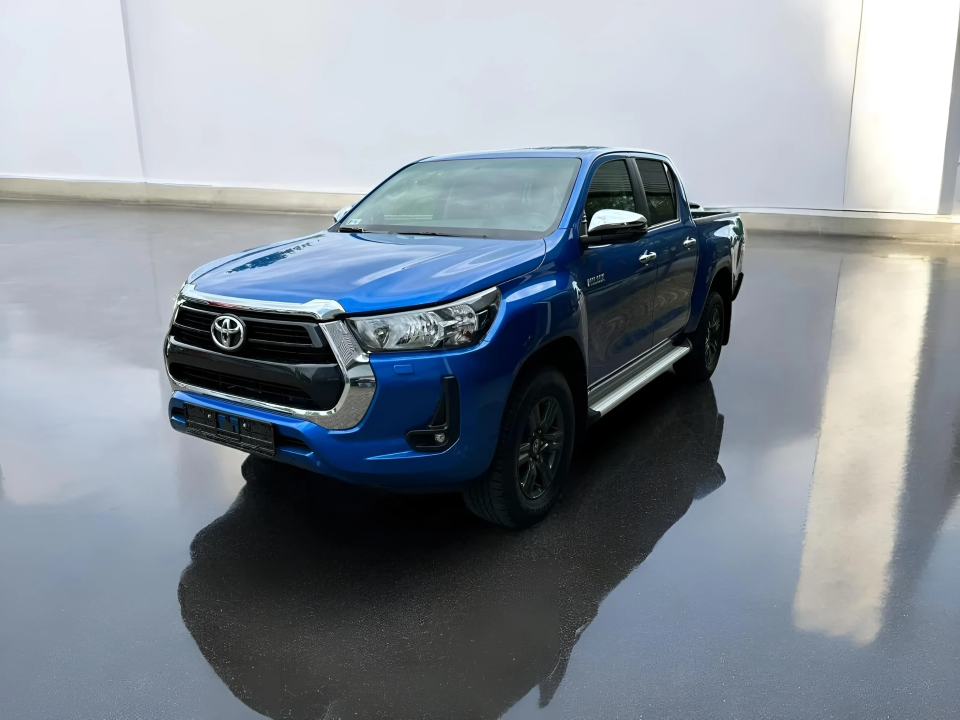 Toyota Hilux 2.8D-I-4D Executive (3)