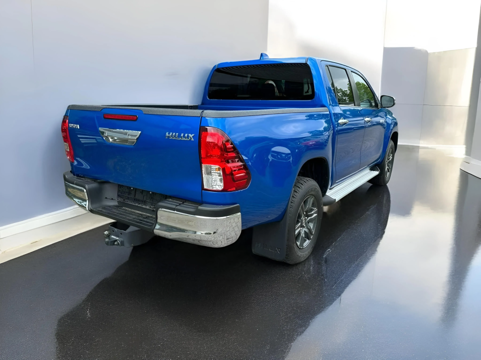 Toyota Hilux 2.8D-I-4D Executive (4)