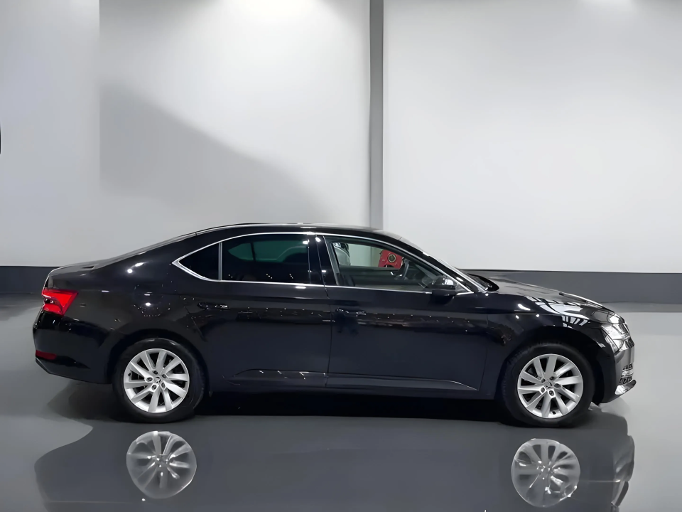 Skoda Superb 2.0 TDI Style (2)