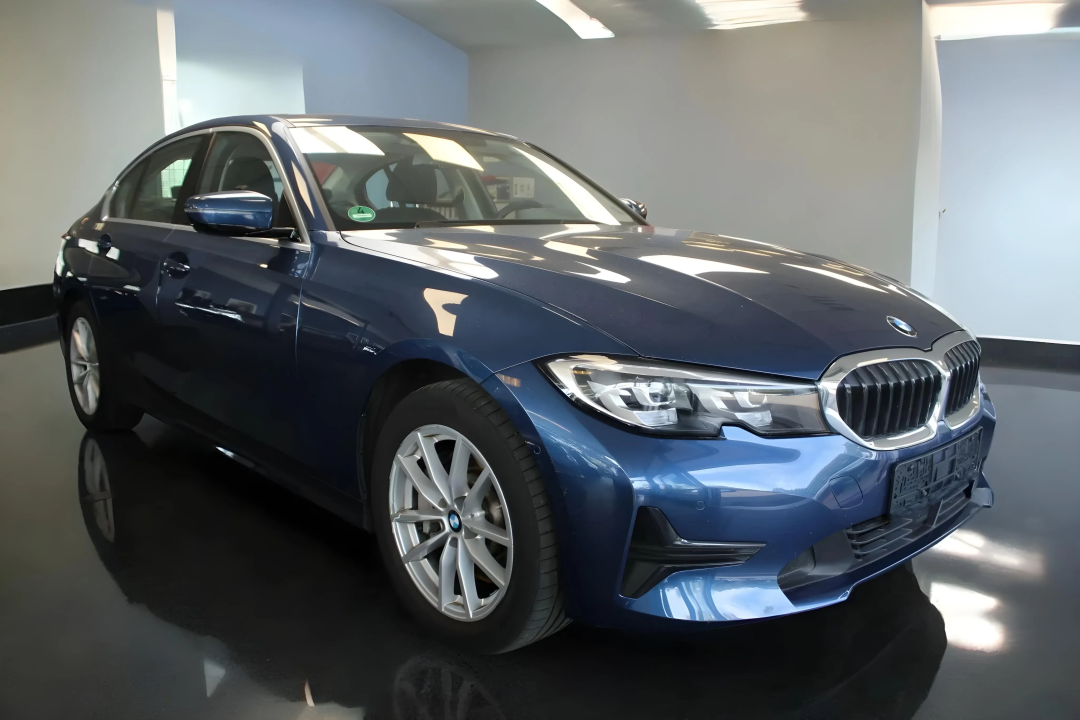 BMW Seria 3 330i xDrive Advantage