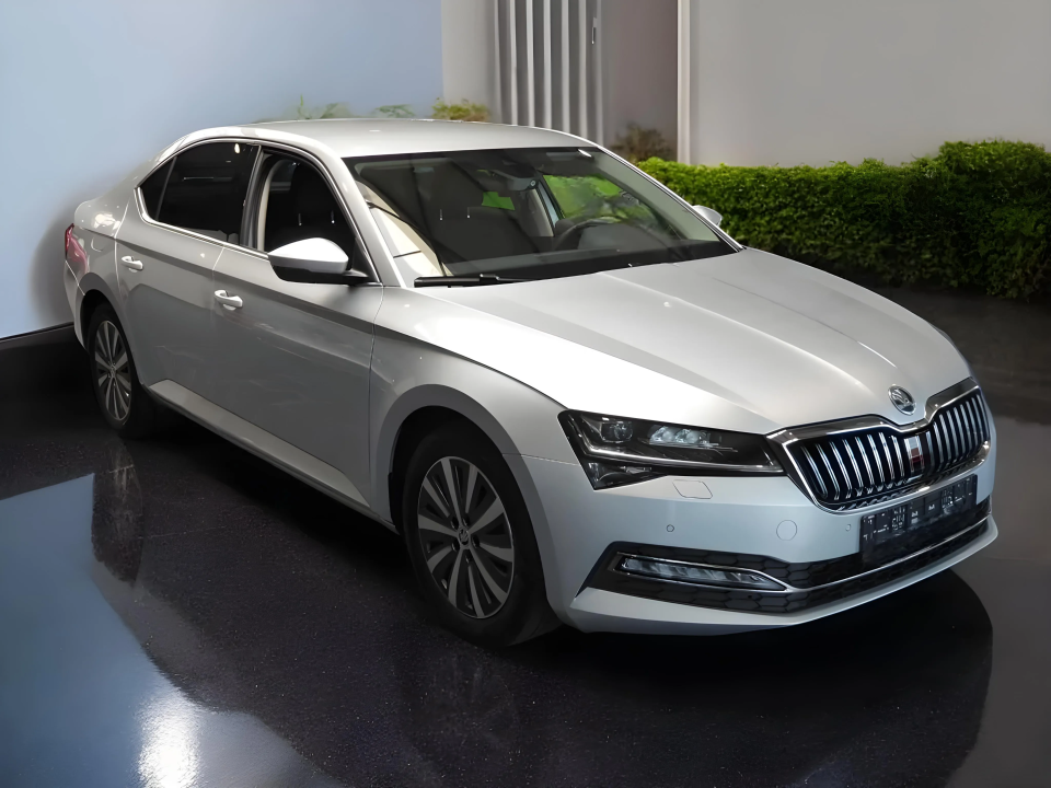 Skoda Superb Lim 2.0 TDI Sportline (1)