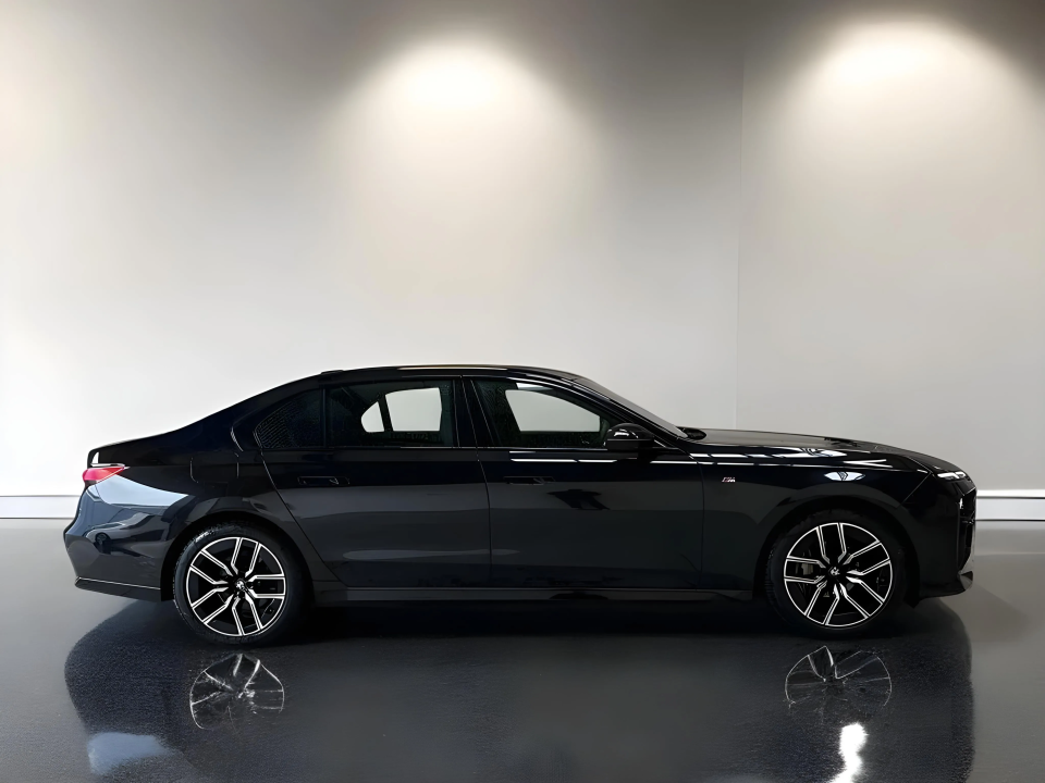 BMW Seria 7 740d xDrive M Sport (2)