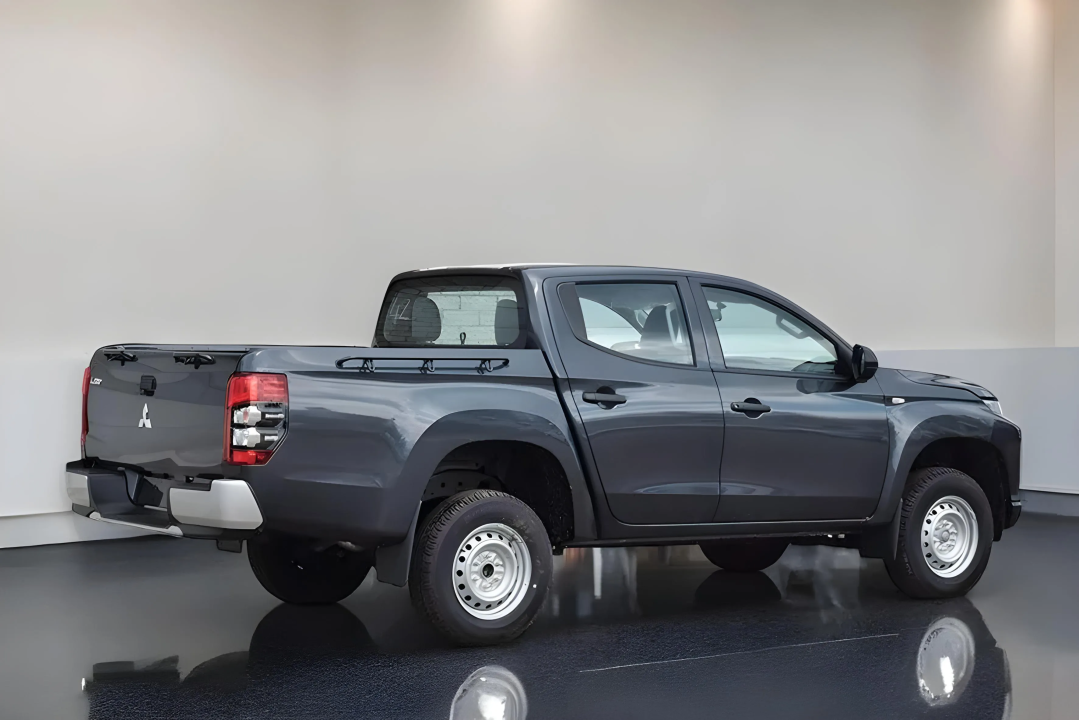 Mitsubishi L200 Mitsubishi L 200 GL Double Cab Pick-up (3)