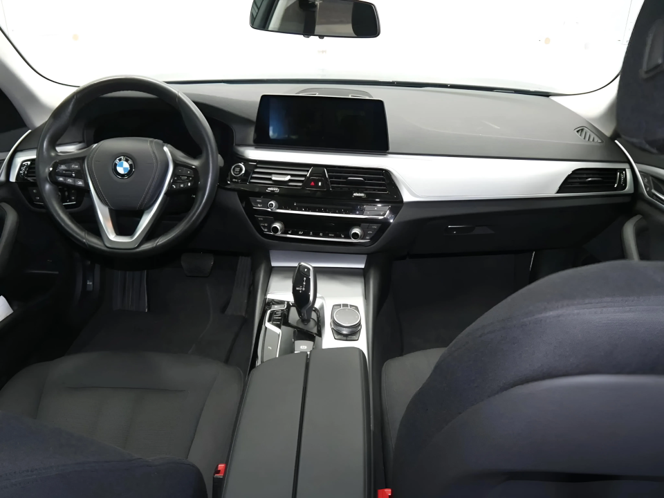 BMW Seria 5 520i (5)