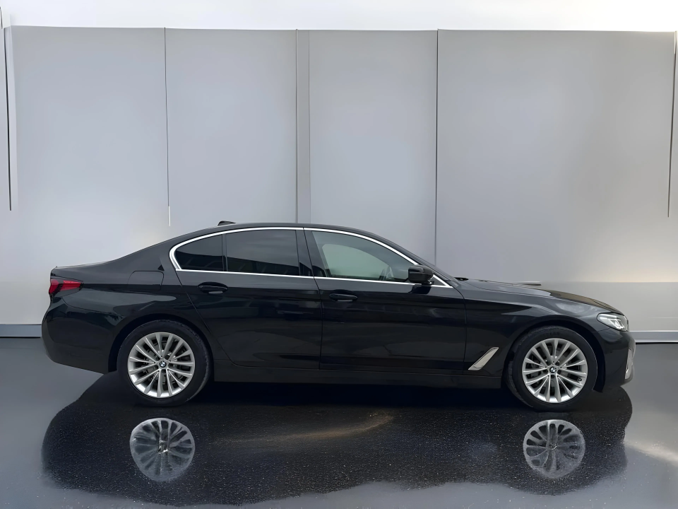 BMW Seria 5 540i Luxury Line (2)