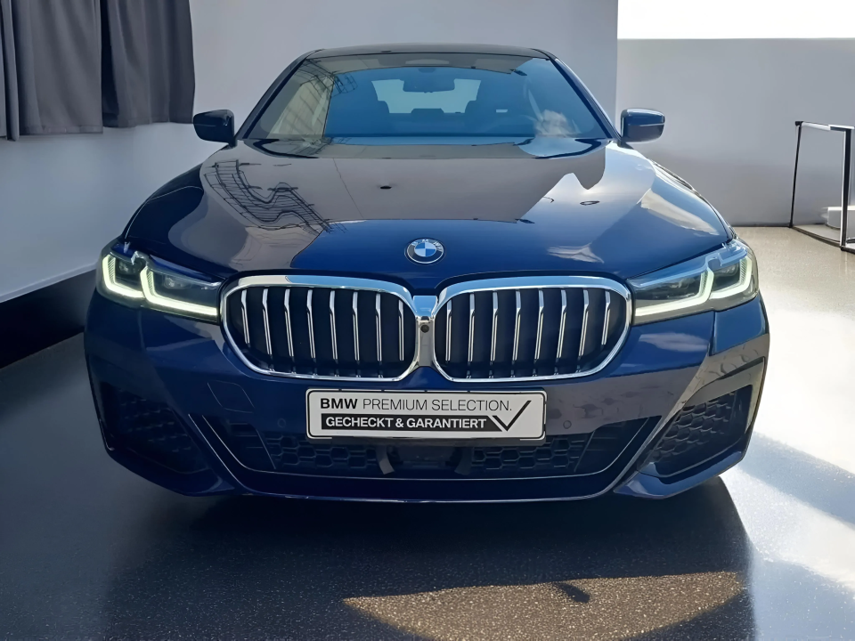 BMW Seria 5 540i M-Sport (2)