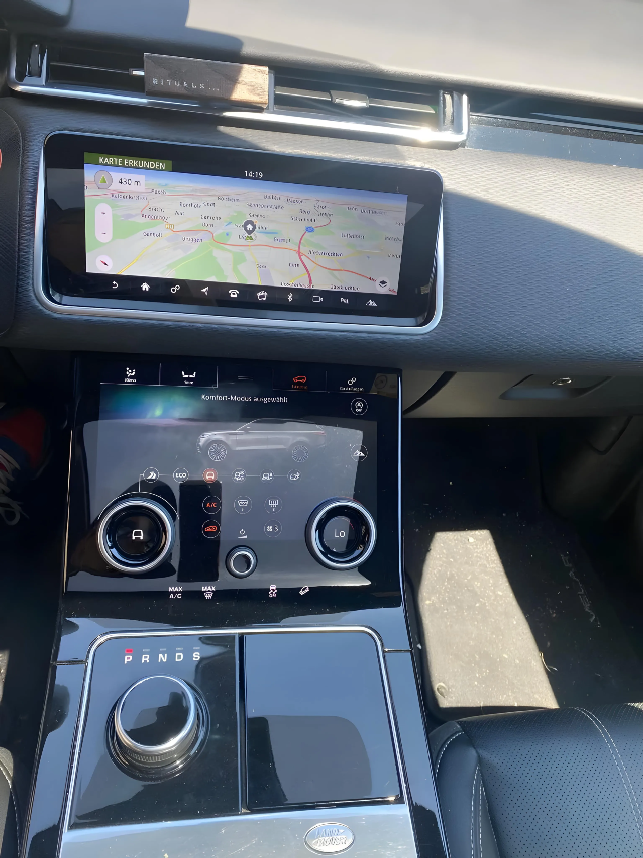 Land Rover Range Rover Velar R-Dynamic S (5)