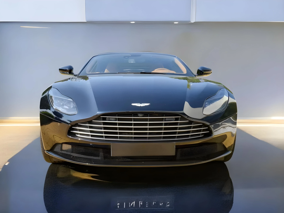 Aston Martin DB11 Volante 4.0 V8 (2)