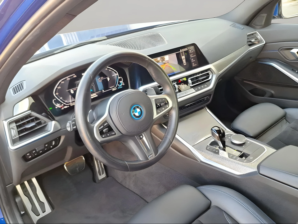 BMW Seria 3 330e M-Sport (4)